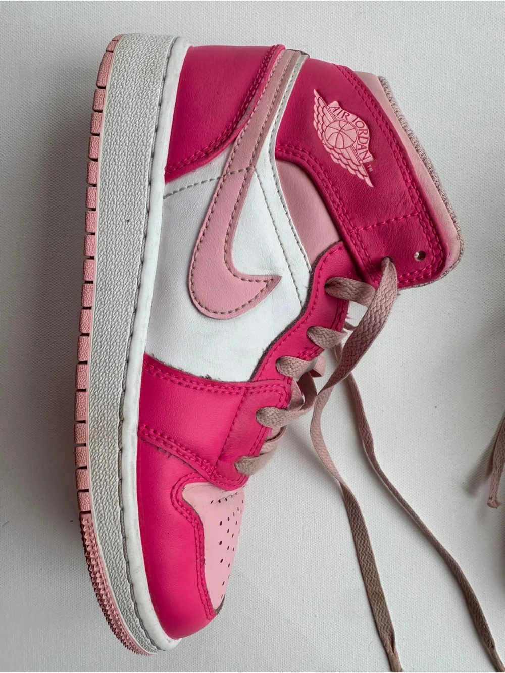 Nike Air Jordan 1 Mid Grade School 4Y white/soft pink/fierce pink Kids Sneakers